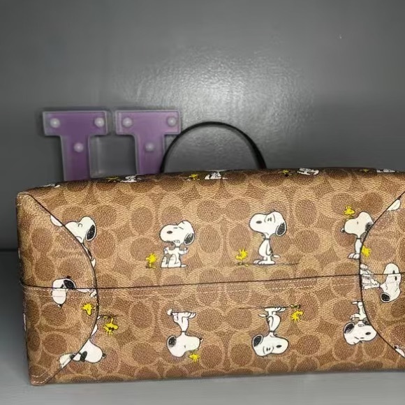 Coach X Peanuts City Tote Bag In Signature With Snoopy Print - Picture 8 of 12